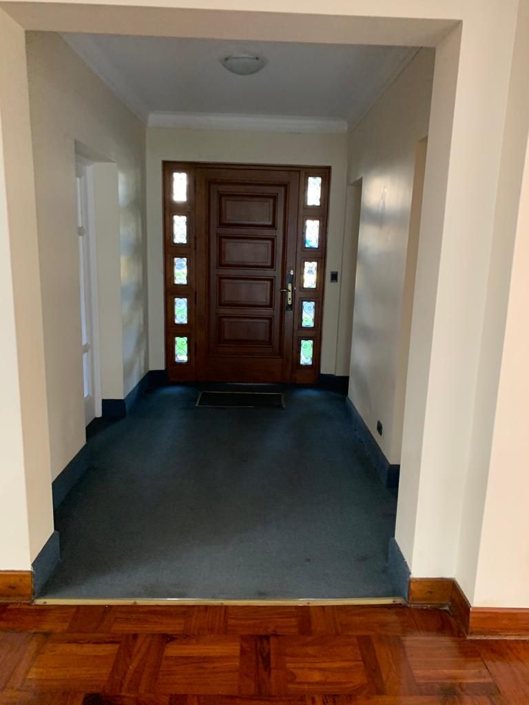 Vista principal de la fachada de la casa